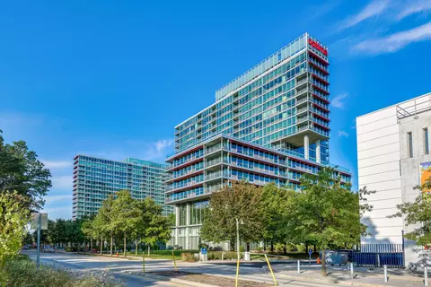 9715 Woods Dr #510, Skokie, IL 60077