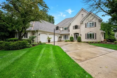 36 Oak Bluff Ct, Naperville, IL 60565