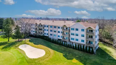 3801 Clubhouse Dr #105, Champaign, IL 61822