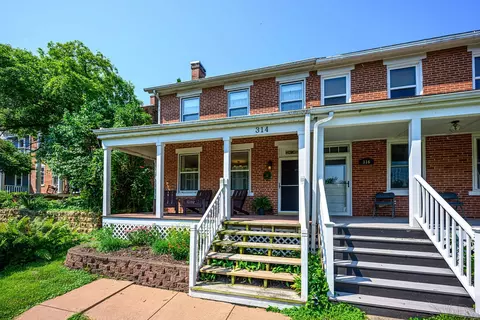 314 Elk St, Galena, IL 61036