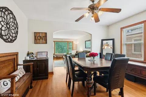 Dining - 10536 S Artesian Ave, Chicago, IL 60655 photo 3 of 3