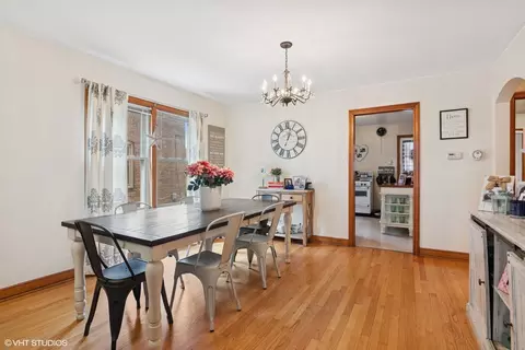 Dining - 10536 S Artesian Ave, Chicago, IL 60655 photo 1 of 3