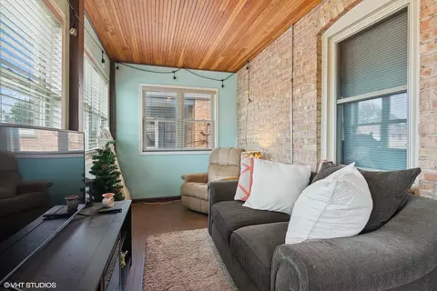 Exterior - 10536 S Artesian Ave, Chicago, IL 60655 photo 2 of 4
