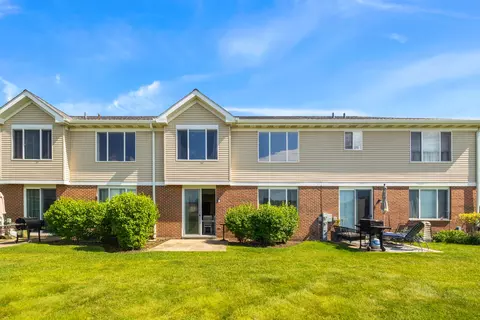 Exterior - 630 Legend Ln, Mchenry, IL 60050 photo 6 of 6