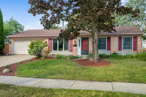 211 David Dr, Streamwood, IL 60107