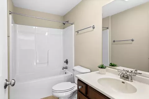 Bath - 1312 Wicklow Dr, Bloomington, IL 61705 photo 5 of 5