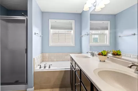 Bath - 1312 Wicklow Dr, Bloomington, IL 61705 photo 3 of 5