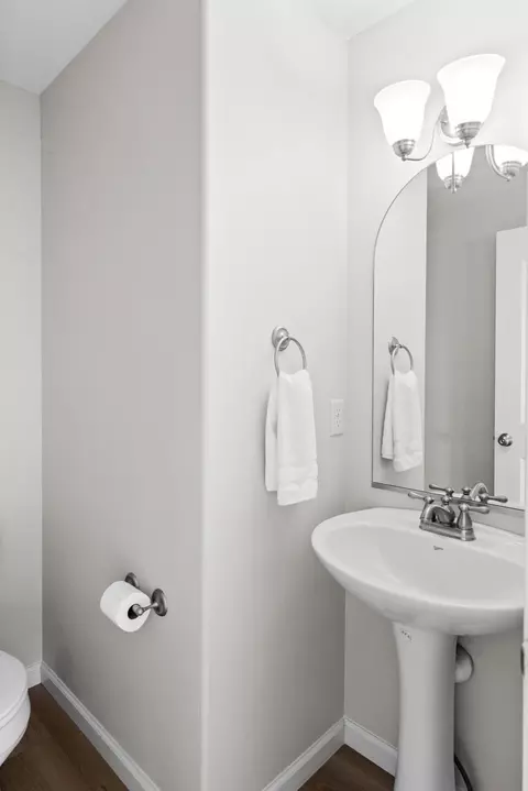 Bath - 1312 Wicklow Dr, Bloomington, IL 61705 photo 1 of 5