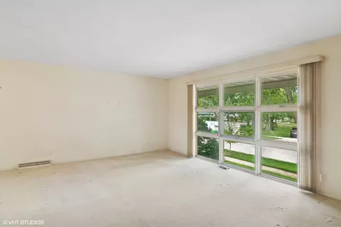809 E Baldwin Rd, Palatine, IL 60074 photo 2