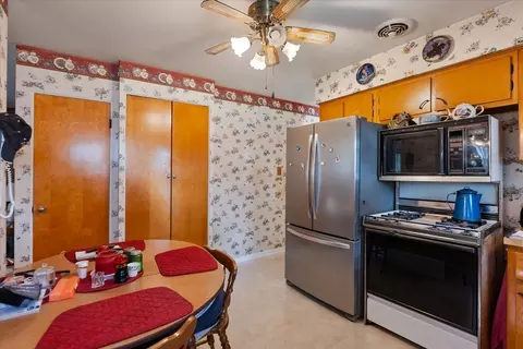 Kitchen - 8637 Plainfield Rd, Lyons, IL 60534 photo 2 of 2