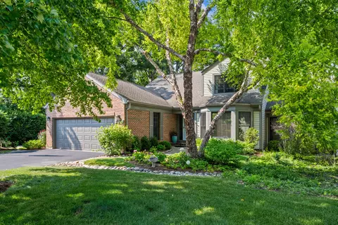 95 Warrington Dr, Lake Bluff, IL 60044