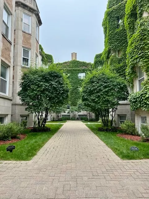 865 W Cornelia Ave #1, Chicago, IL 60657