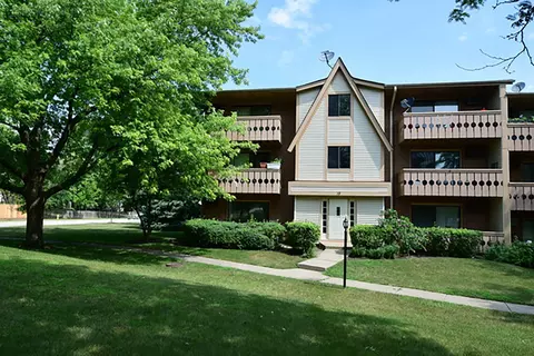 19 Parkside Ct #9, Vernon Hills, IL 60061