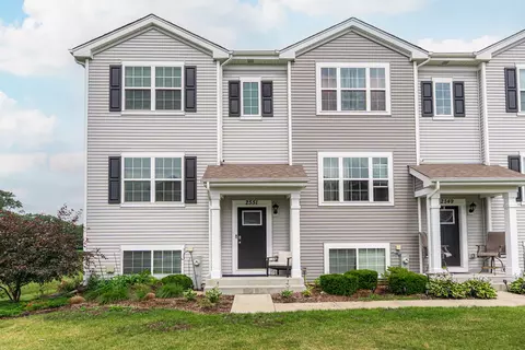 2551 Bella Dr, Pingree Grove, IL 60140