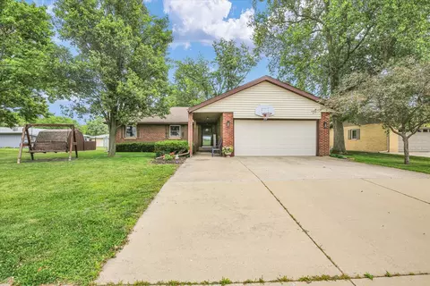 210 N Prospect Ave, Savoy, IL 61874