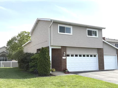 6835 Winston Dr, Tinley Park, IL 60477