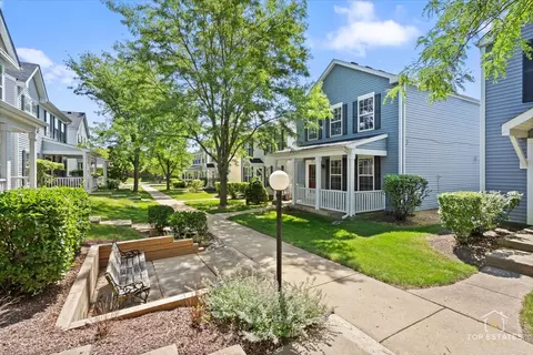 Exterior - 991 Symphony Dr, Aurora, IL 60504 photo 2 of 5