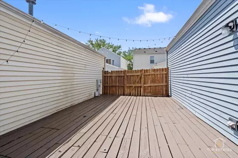 Exterior - 991 Symphony Dr, Aurora, IL 60504 photo 4 of 5