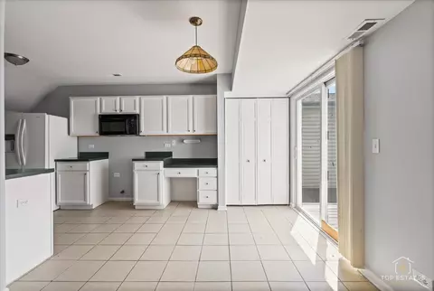 Kitchen - 991 Symphony Dr, Aurora, IL 60504 photo 2 of 3
