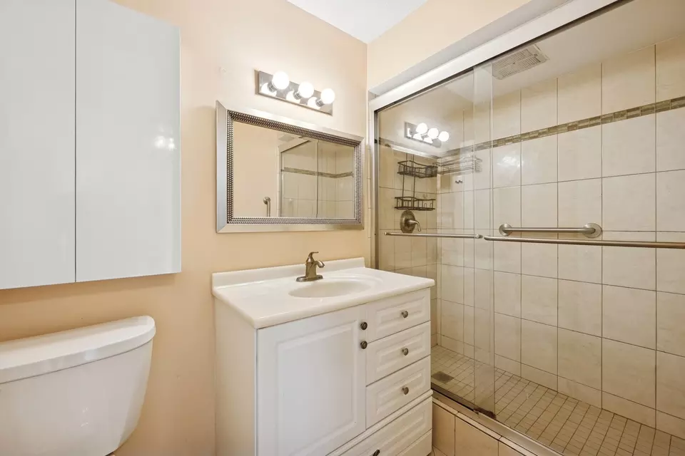 Bath - 7234 W North Ave #1610, Elmwood Park, IL 60707 photo 1 of 1