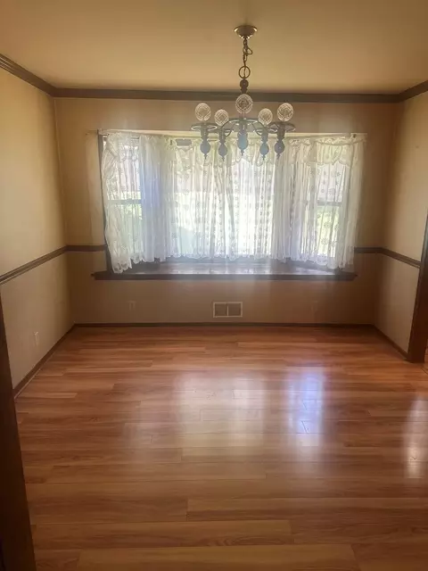 154 Howard Ave, East Dundee, IL 60118 photo 3
