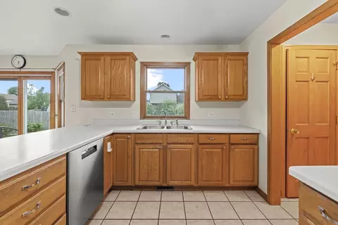 1210 Orchard Ln, Harvard, IL 60033 photo 4