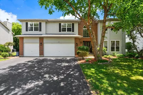 33 Sarah Dr, Crystal Lake, IL 60014