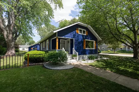96 E Jackson St, Oswego, IL 60543