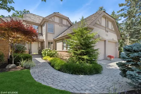 1806 Princeton Ct, Lake Forest, IL 60045
