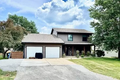 405 Moore Ave, Le Roy, IL 61752
