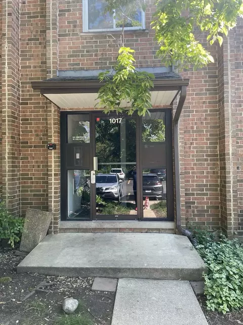 1017 Buccaneer Dr #5, Schaumburg, IL 60173