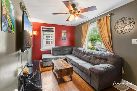 Living - 382 N 8th Ave, Kankakee, IL 60901 photo 1 of 2