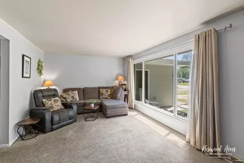 Living - 77 N Bates Ave, Kankakee, IL 60901 photo 1 of 4