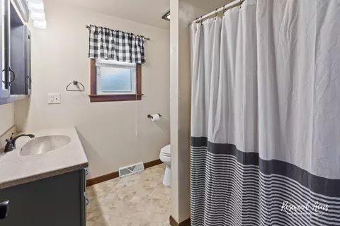 Bath - 77 N Bates Ave, Kankakee, IL 60901 photo 1 of 2
