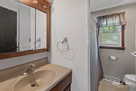 Bath - 77 N Bates Ave, Kankakee, IL 60901 photo 2 of 2