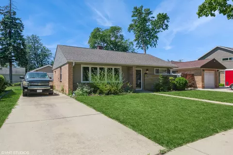 823 E Thacker St, Des Plaines, IL 60016