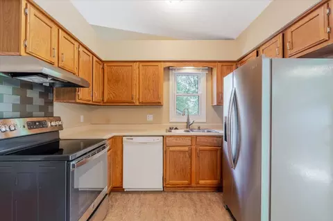 Kitchen - 6 Starlight Ct, Bloomington, IL 61704 photo 1 of 2