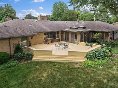 Exterior - 306 Wing Park Blvd, Elgin, IL 60123 photo 15 of 17