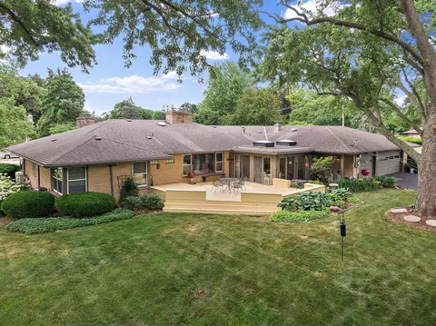 Exterior - 306 Wing Park Blvd, Elgin, IL 60123 photo 16 of 17