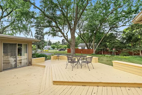 Exterior - 306 Wing Park Blvd, Elgin, IL 60123 photo 10 of 17