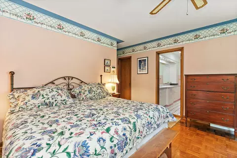Bedroom - 306 Wing Park Blvd, Elgin, IL 60123 photo 2 of 5