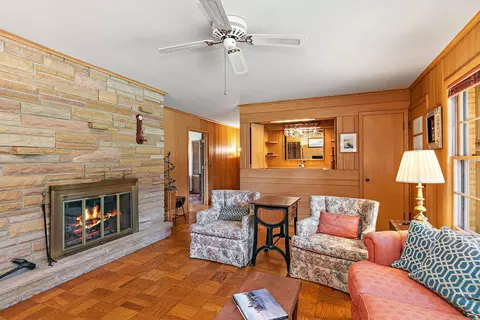 Living - 306 Wing Park Blvd, Elgin, IL 60123 photo 5 of 6