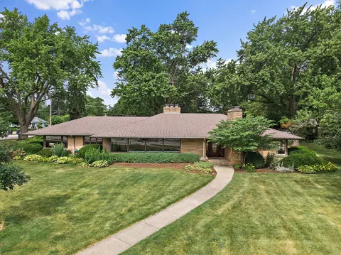 Exterior - 306 Wing Park Blvd, Elgin, IL 60123 photo 13 of 17