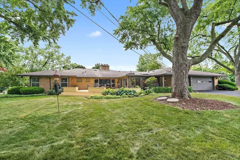 Exterior - 306 Wing Park Blvd, Elgin, IL 60123 photo 7 of 17