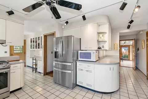 Kitchen - 306 Wing Park Blvd, Elgin, IL 60123 photo 6 of 8
