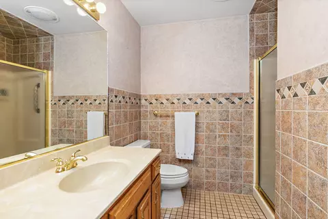 Bath - 306 Wing Park Blvd, Elgin, IL 60123 photo 3 of 3