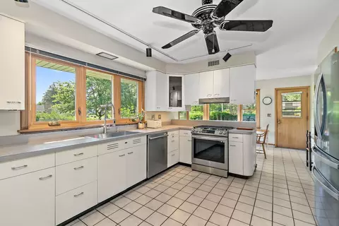 Kitchen - 306 Wing Park Blvd, Elgin, IL 60123 photo 3 of 8