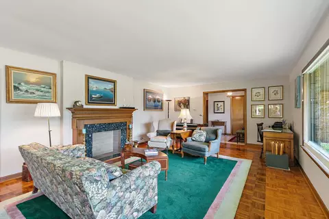 Living - 306 Wing Park Blvd, Elgin, IL 60123 photo 3 of 6