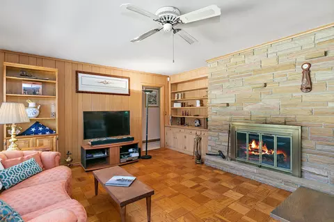 Living - 306 Wing Park Blvd, Elgin, IL 60123 photo 6 of 6
