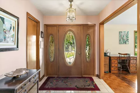Entry Way - 306 Wing Park Blvd, Elgin, IL 60123 photo 1 of 2